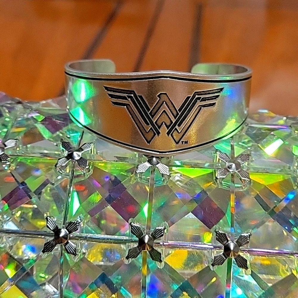 ALEX AND ANI × DC COMICS SILVERTONE WONDER WOMAN CUFF
